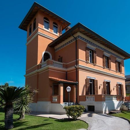 Palazzo Moresco Santa Marinella Buitenkant foto