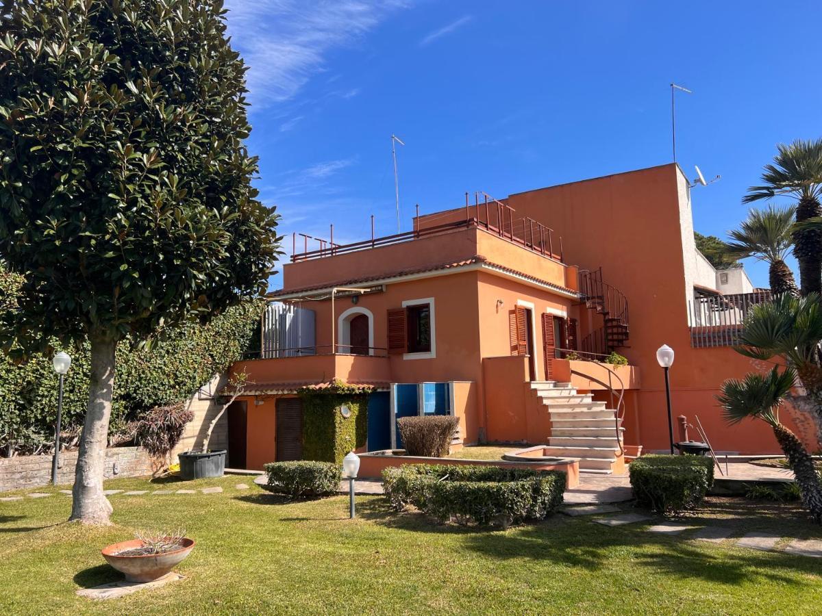 Palazzo Moresco Santa Marinella Buitenkant foto