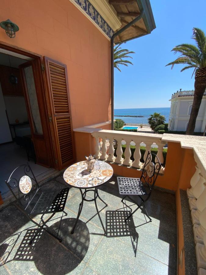 Palazzo Moresco Santa Marinella Buitenkant foto