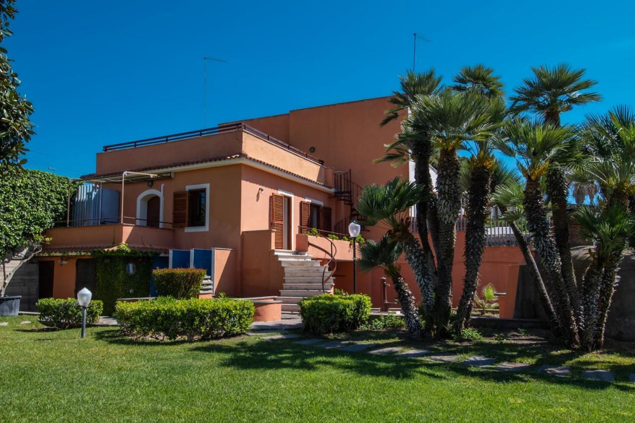 Palazzo Moresco Santa Marinella Buitenkant foto