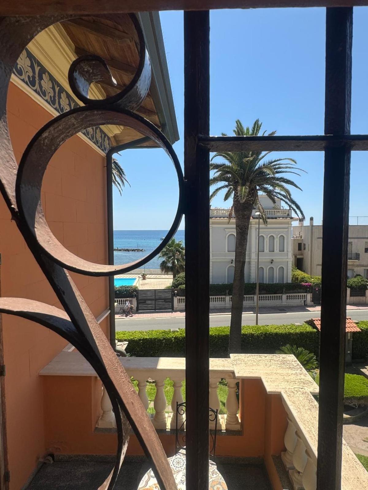 Palazzo Moresco Santa Marinella Buitenkant foto